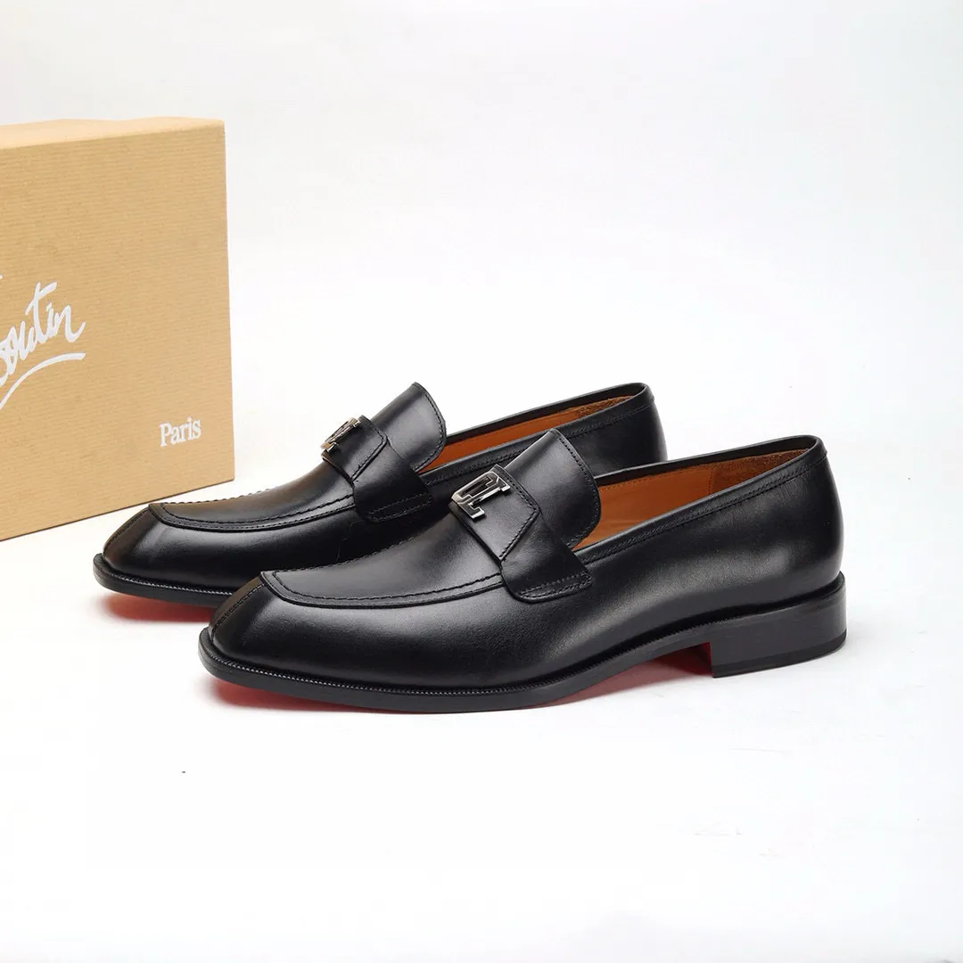 Batch 1,080 yuan 💰••New real shots••CL～High-end men’s 👔casual•loafers with red soles! ••🆑Genuine and top-quality goods from original orders ••✅💯 Purchase goods from top-quality original orders! Original imported patterned cowhide ➕Imported cowhide lining ➕Cowhide feet ➕Original leather outsole~🉑️Feel free to compare the authentic ones! Size: 38-44 (45.46.47 can be customized)
